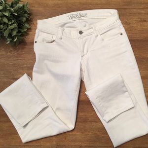 Old navy rockstar white jeans in size 6